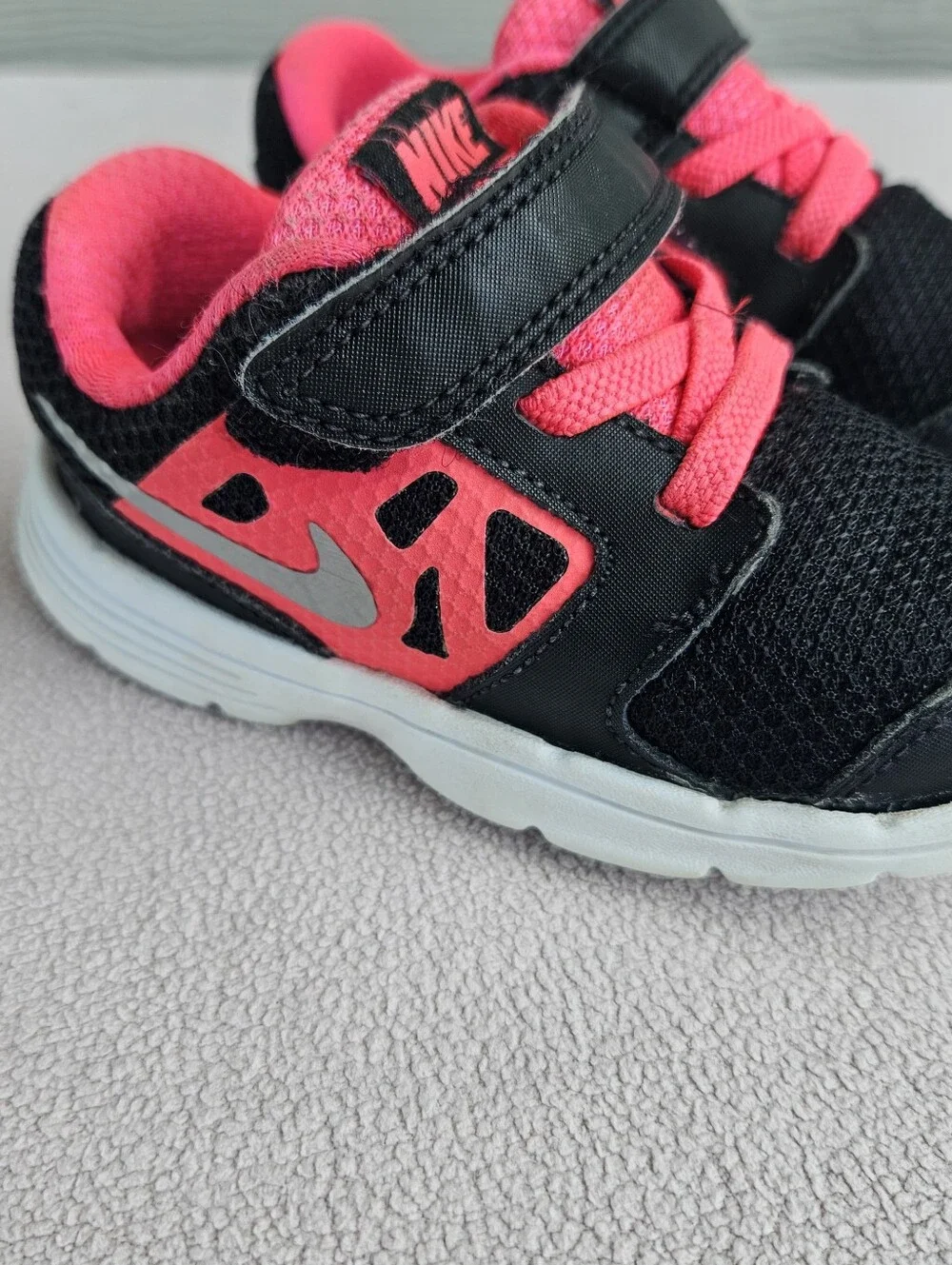 Nike Downshifter 6 Hook & Loop Sneaker Toddler SZ 6C Pink Black 685164-001